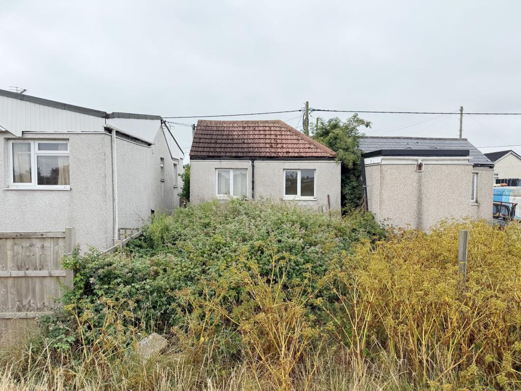 Lot: 114 - VACANT TWO-BEDROOM DETACHED CHALET - Rear garden 1